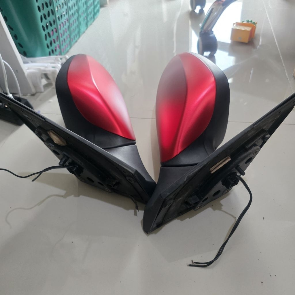Spion Hyundai Grand Avega kondisi bagus sudah terpasang sticker cover utk melindungi cat ori bawaann