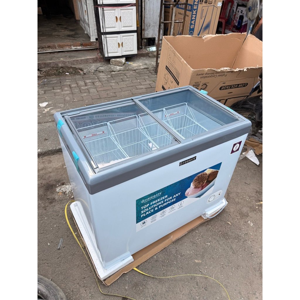 freezer es cream / Freezer kaca bening sleding / tempat ice cream