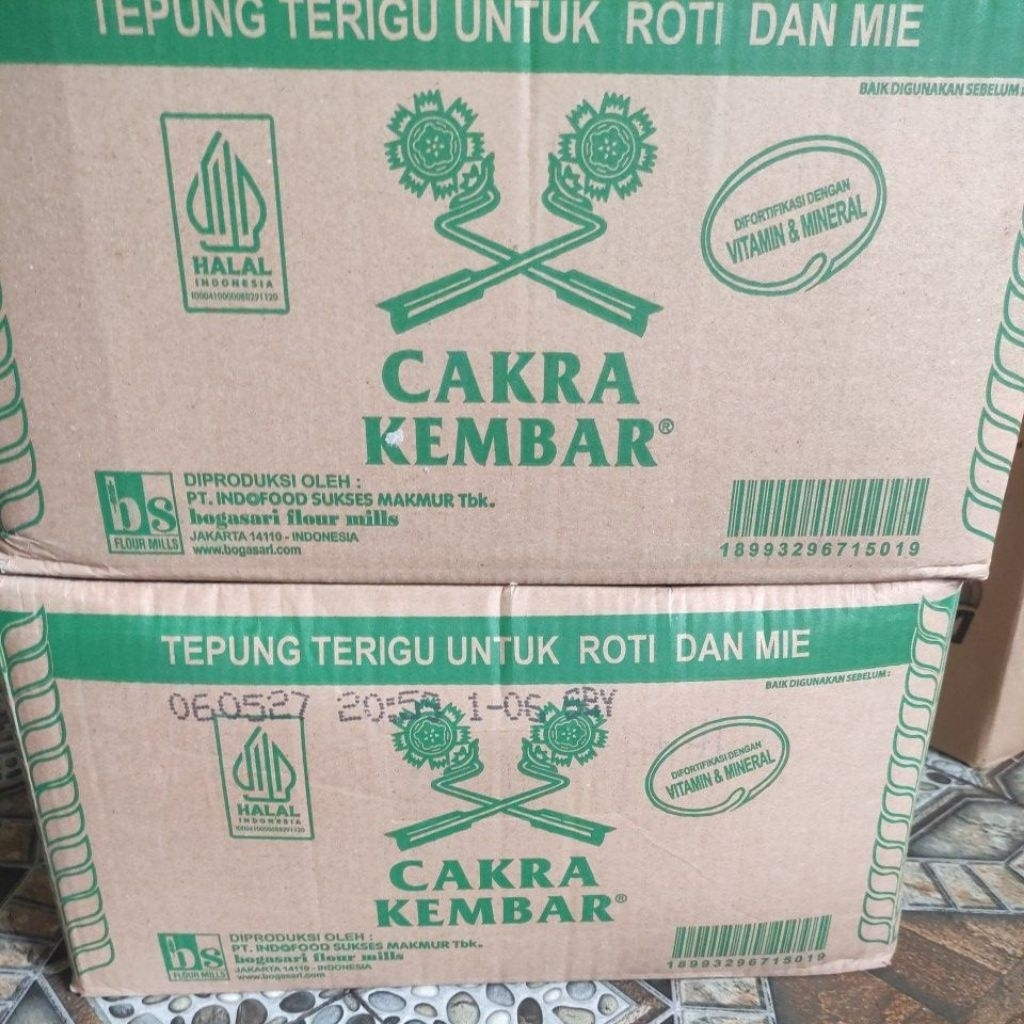 Tepung Terigu Cakra Kembar 1 Dus Isi 12 Kiloan