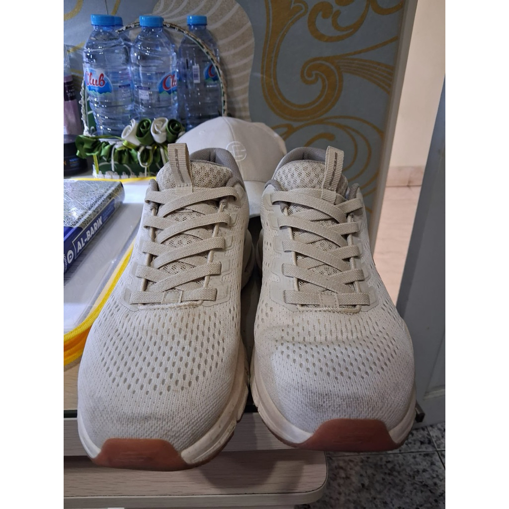 Sepatu pria sketcher original ukuran 42 dan bonus topi dan sendal kulit homyped