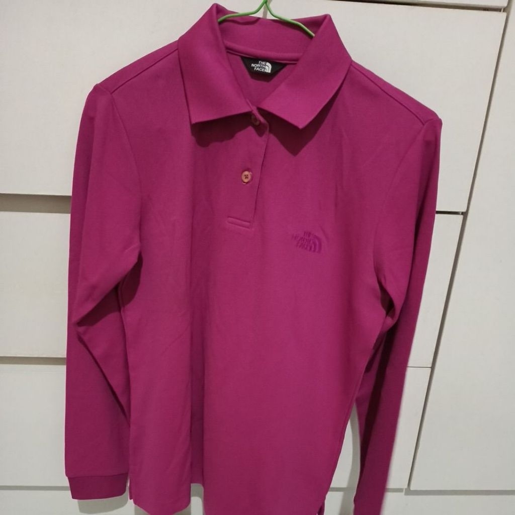 kaos branded kerah lengan panjang warna magenta/ungu