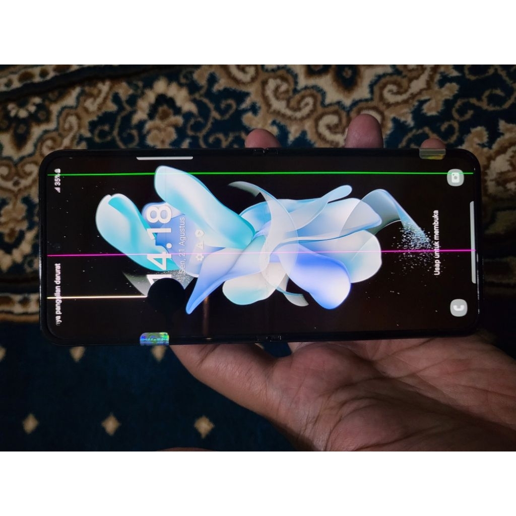 Samsung Z flip 4 minus layar