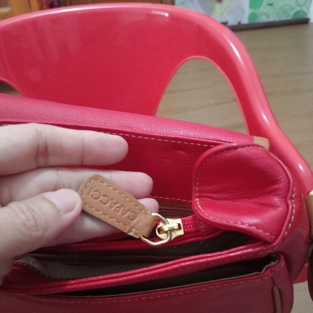 Tas Sling Wanita Monza Mereknya Capacci