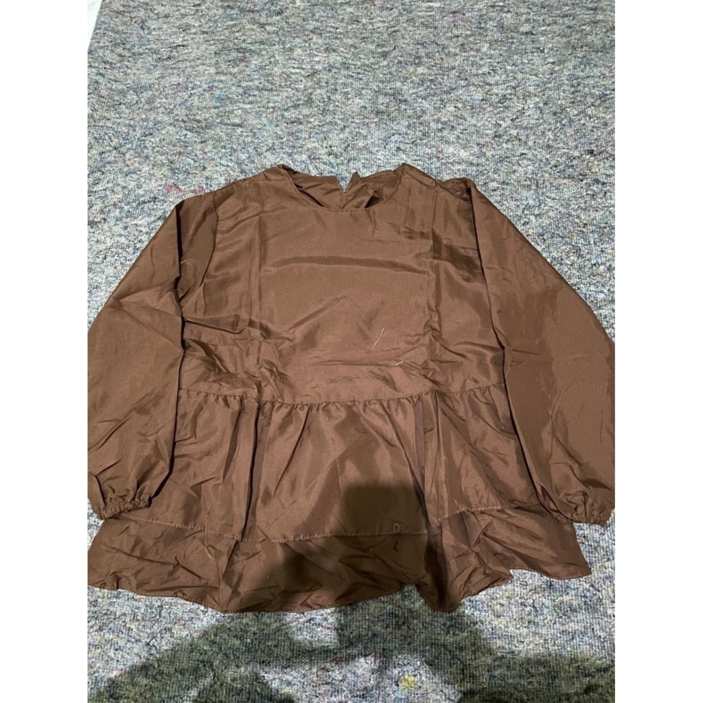 blouse coklat bawah ruffle