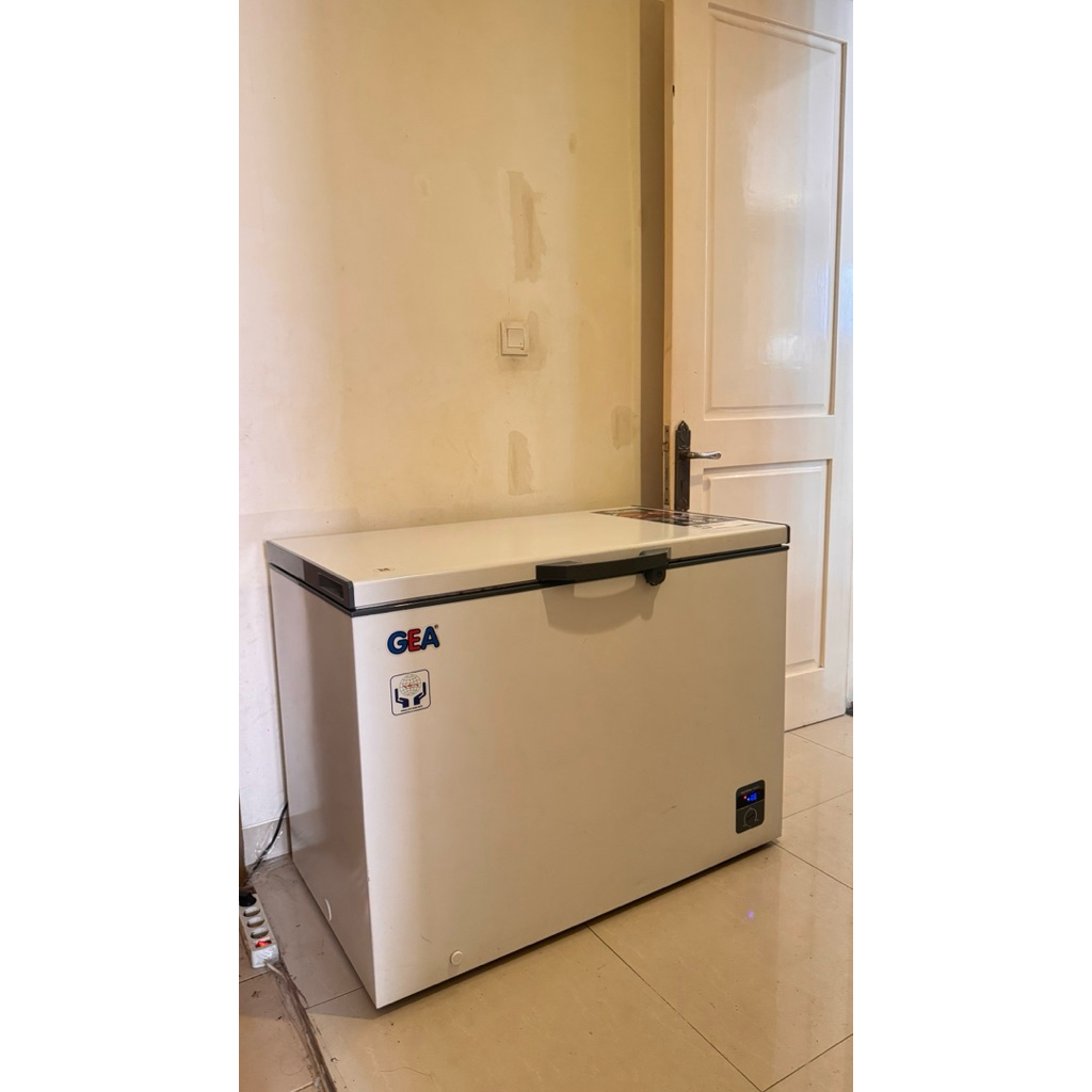 GEA R318 Chest Freezer - bekas