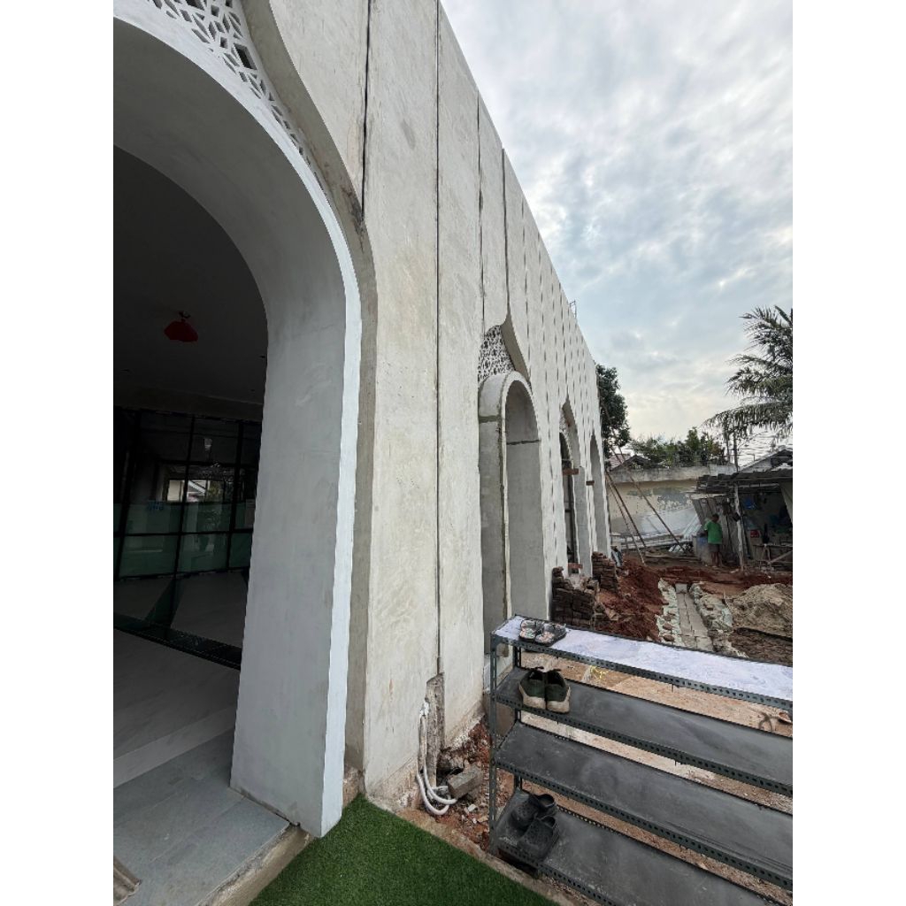 ornamen krawangan masjid serpong lebih modern dan minimalis