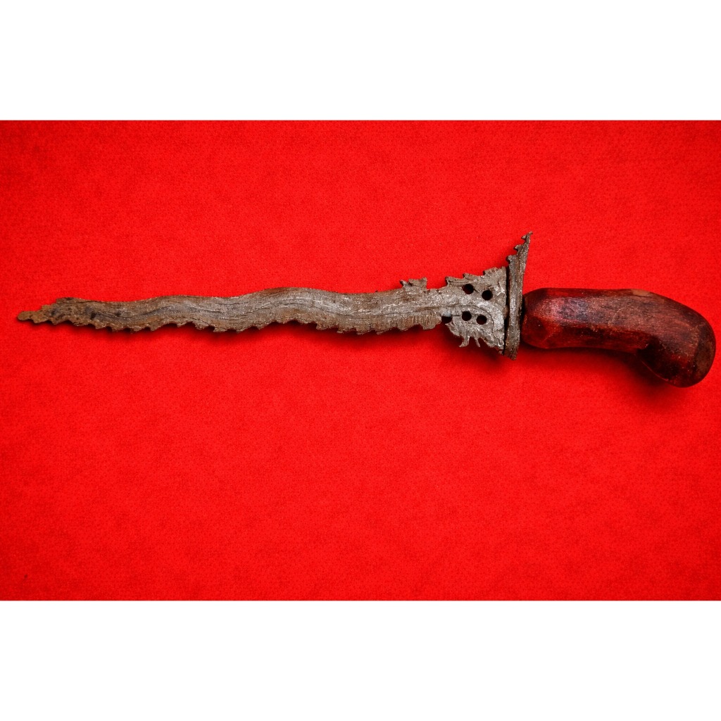 Keris Mini Antik Luk Unik Lengkap Sarung – Koleksi Tradisional Jawa