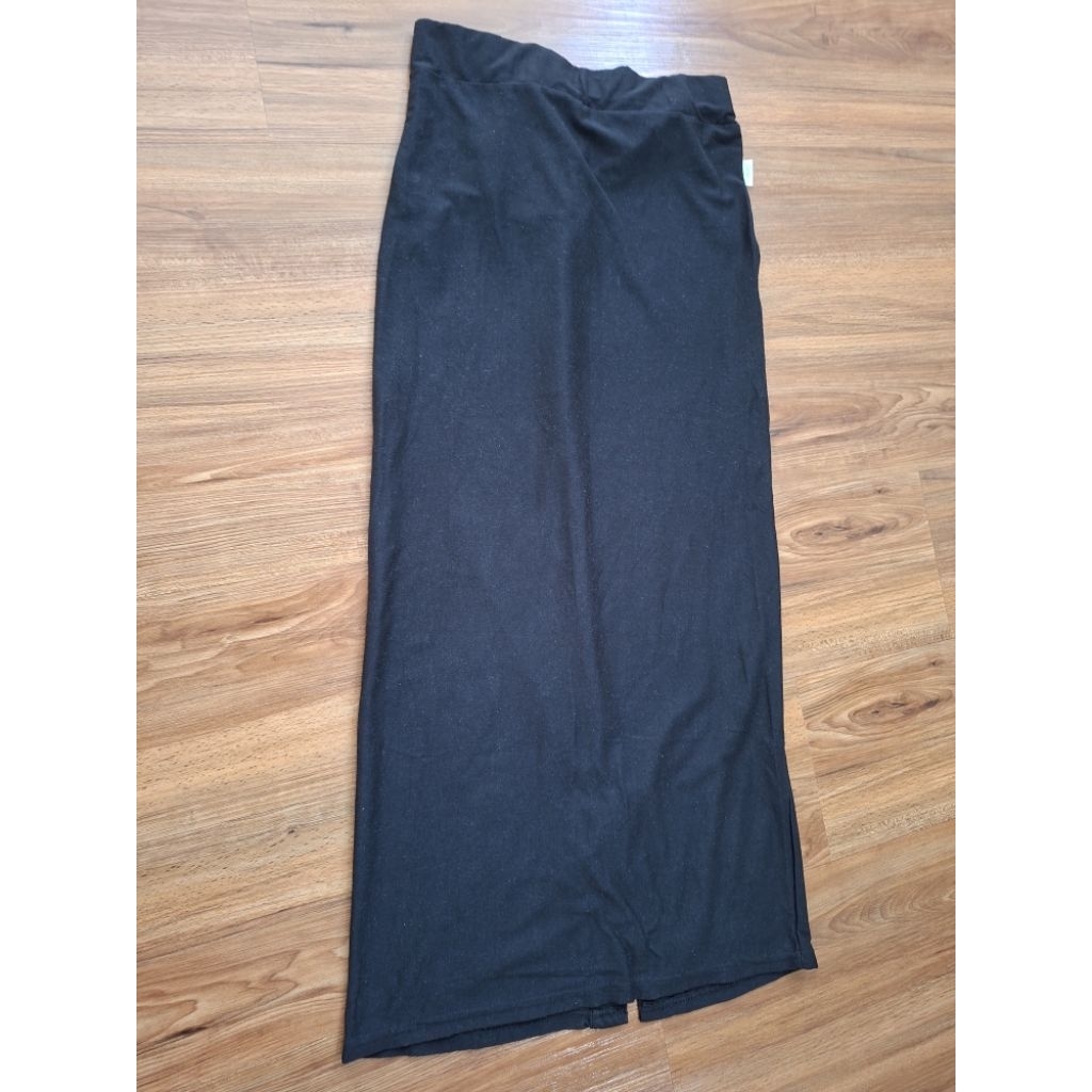 Rok bawahan wanita hitam polos