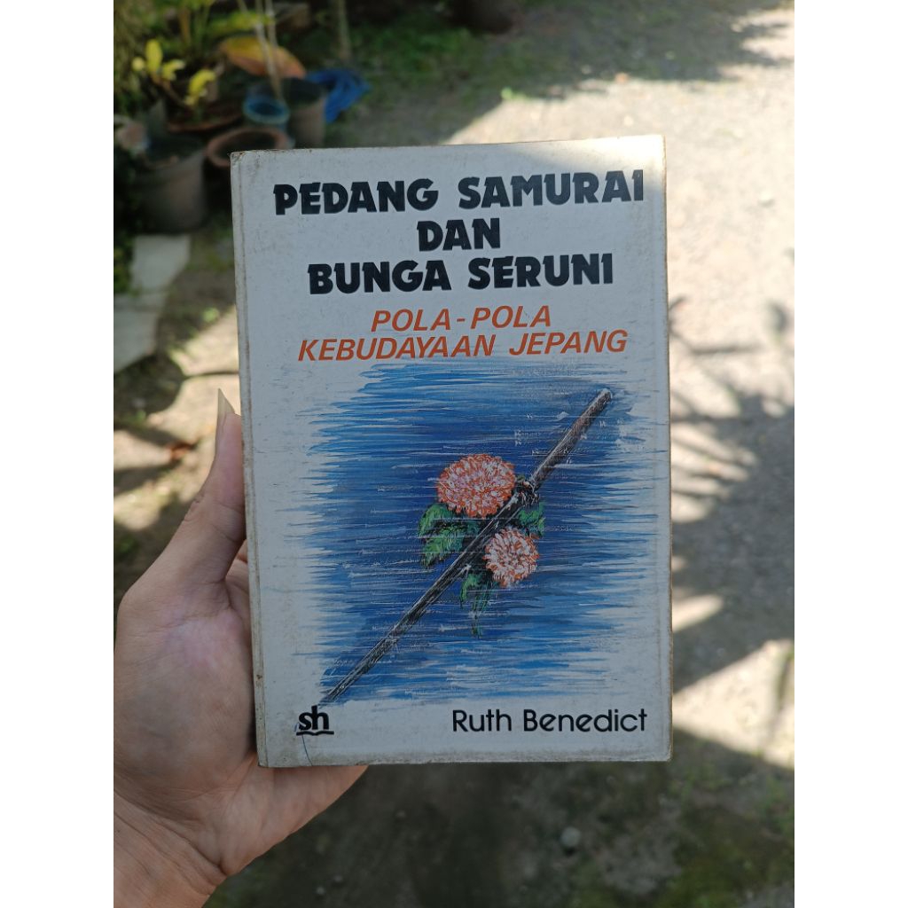 Pedang Samurai dan Bunga Seruni: Pola-pola Kebudayaan Jepang