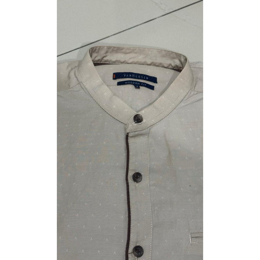 Kemeja Van Heusen Size S