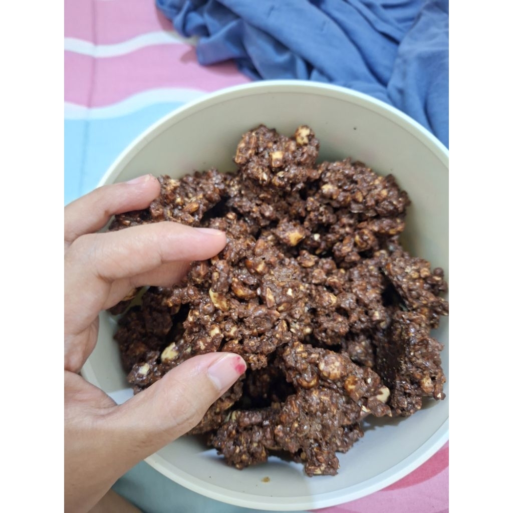 kue kering coklat kacang