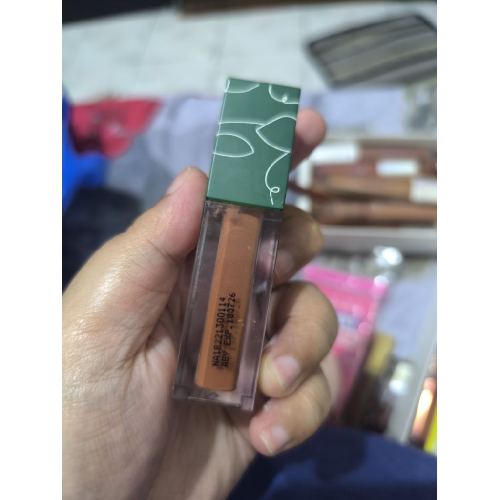 luxcrime lip Velvet mocha frappe preloved