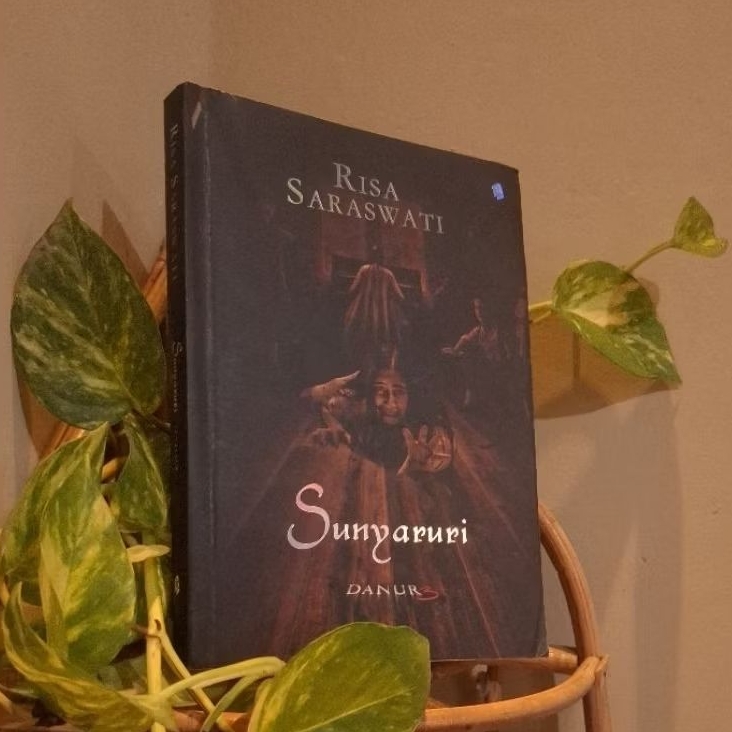 Preloved Novel Ori "Sunyaruri" Risa Saraswati