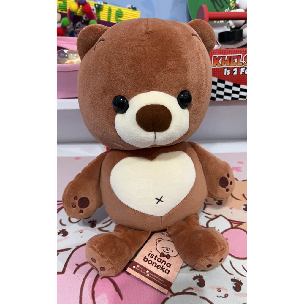 Boneka beruang istana boneka