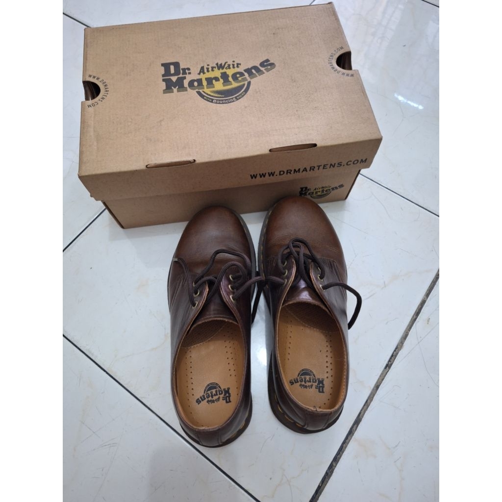 sepatu kulit wanita Dr Martens preloved