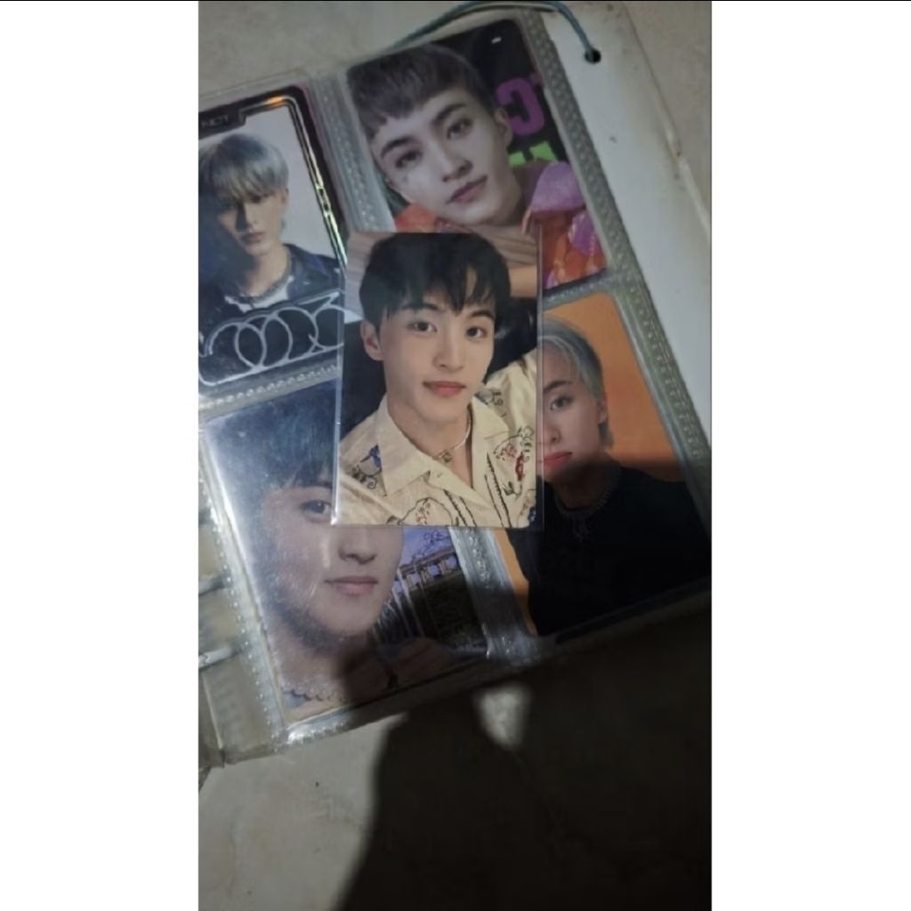 Mark lee selca orange to blue