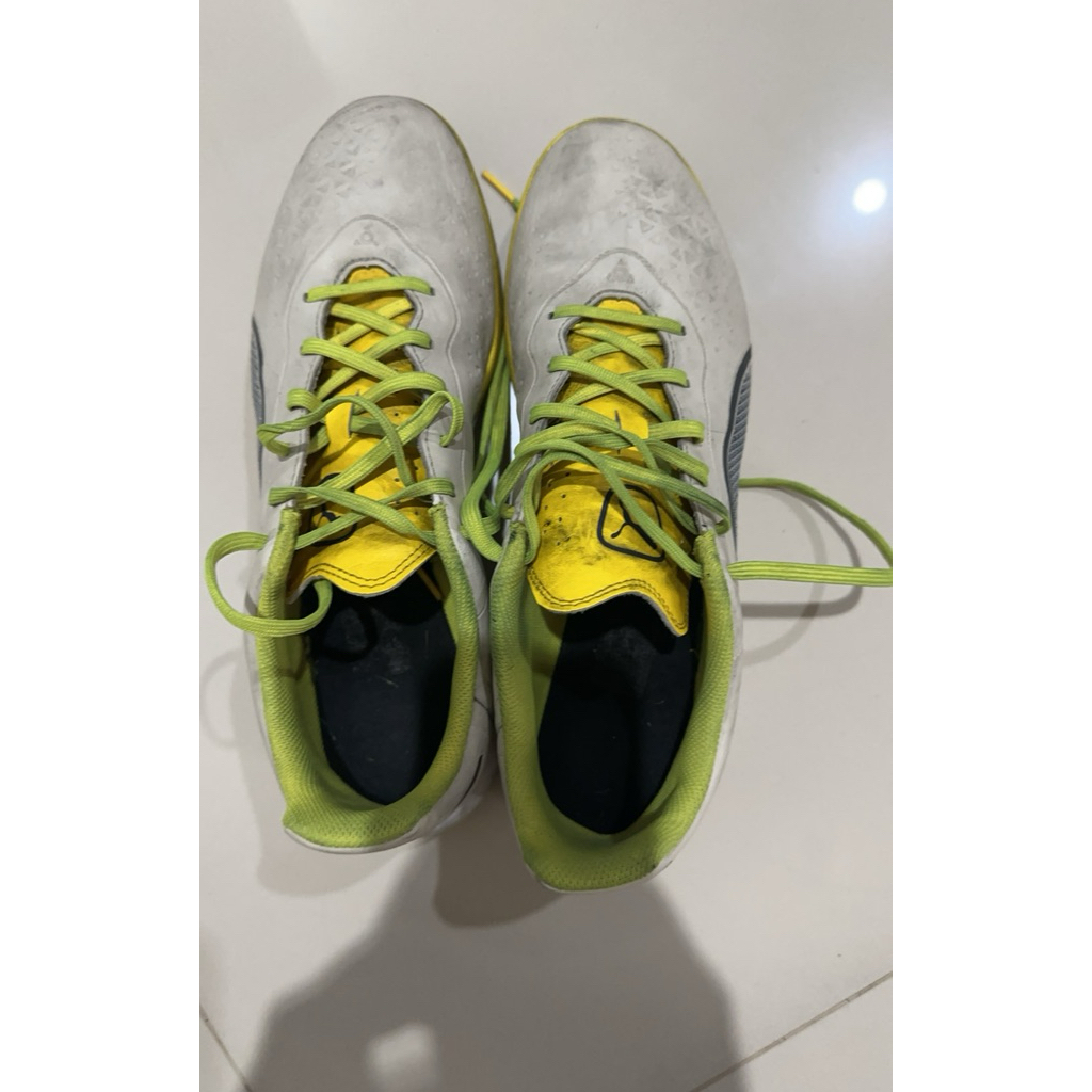 sepatu futsal king puma ori bekas size 44.5