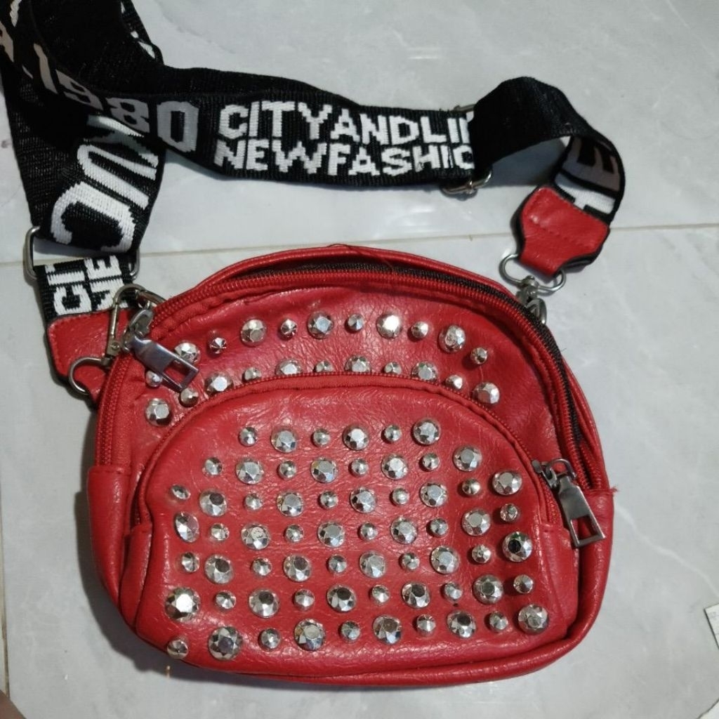 Tas Selempang Wanita Abu Abu – Model Stud Trendy Tali Lebar Stylish & Fashion