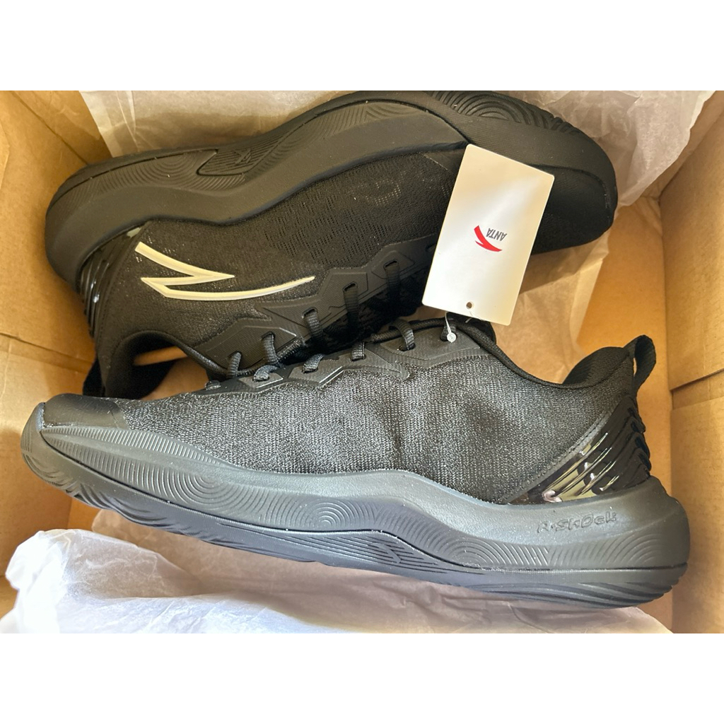 sepatu basket anta kt