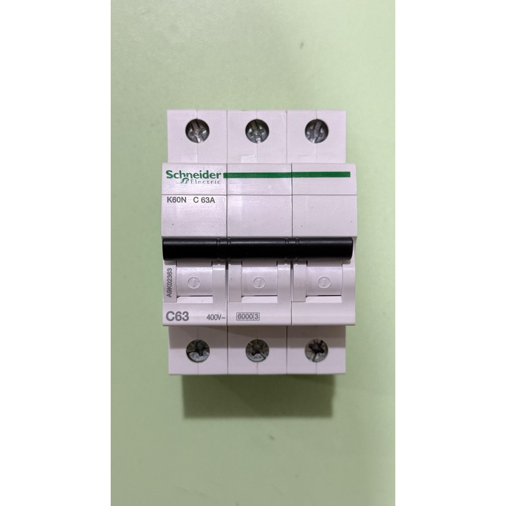 MCB Schneider 3 Phase