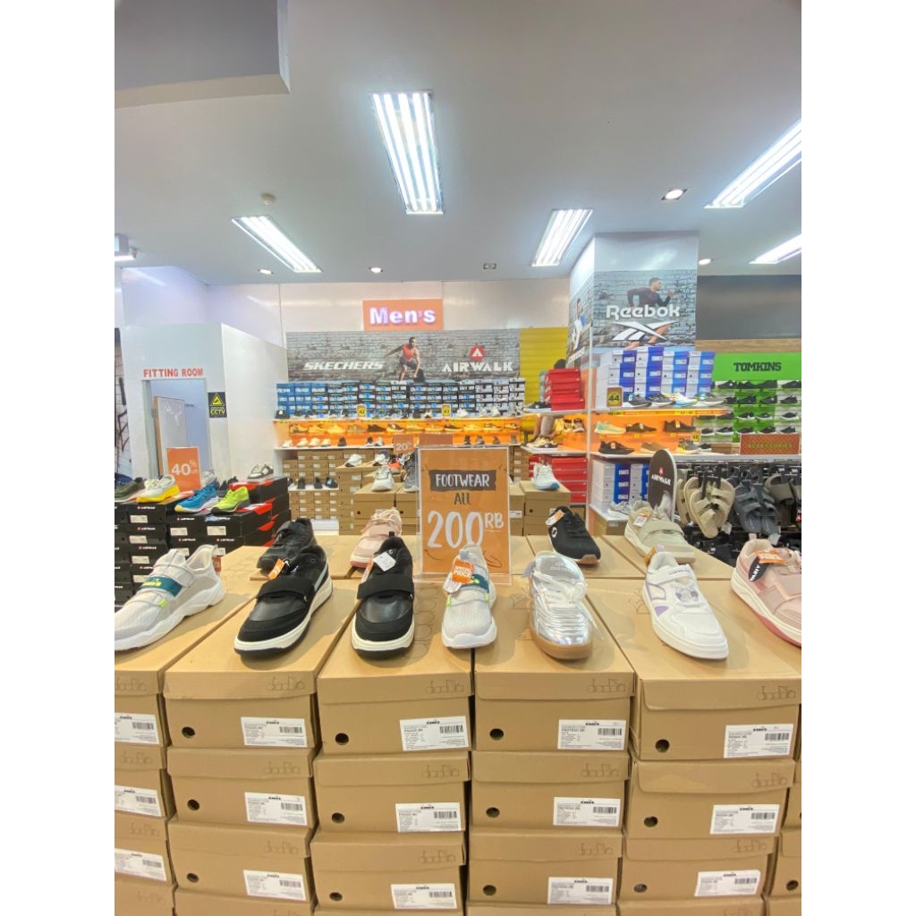 Sepatu Sport Station