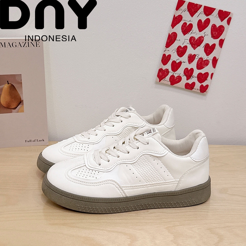 DNY Sepatu Wanita Olahraga Retro Gaya Amerika Sekolah, Sepatu Model Jerman, Permukaan Jaring Bernapa