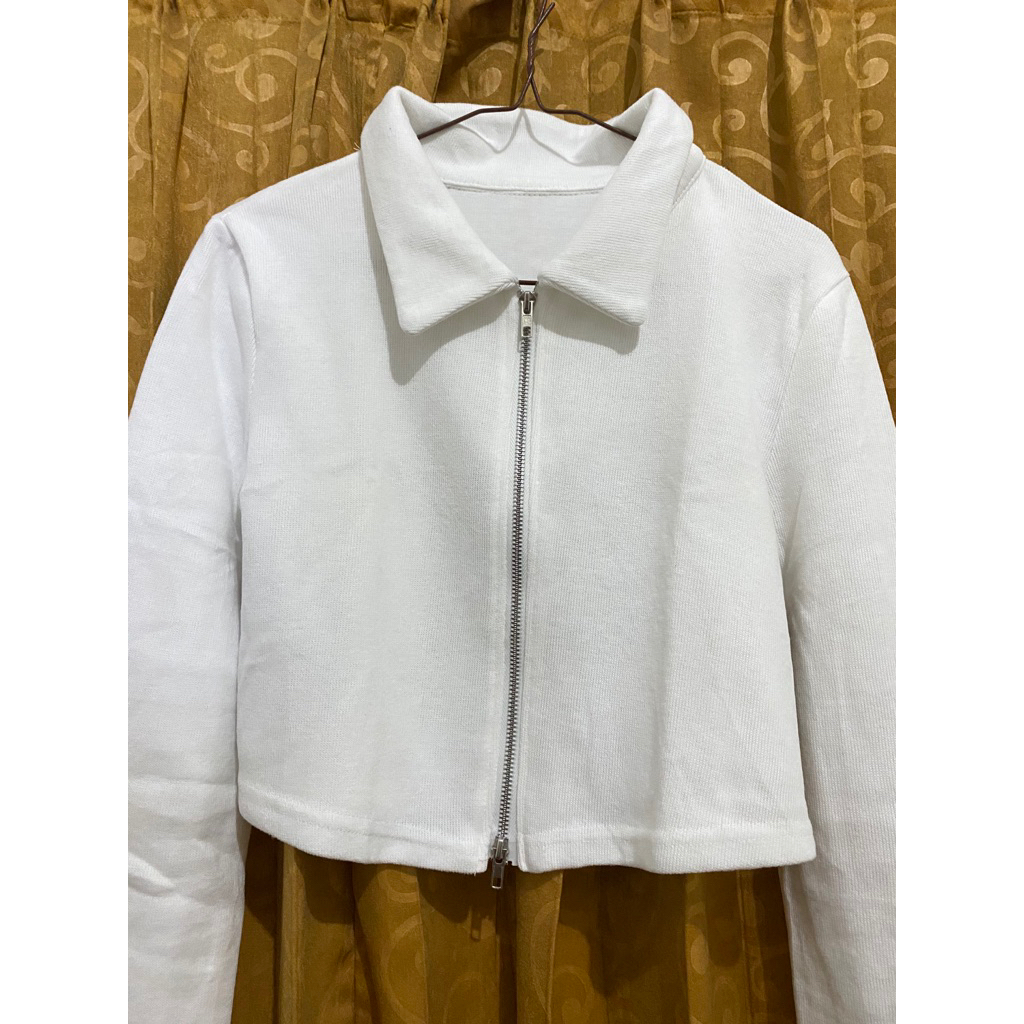 atasan crop lengan panjang resleting ganda