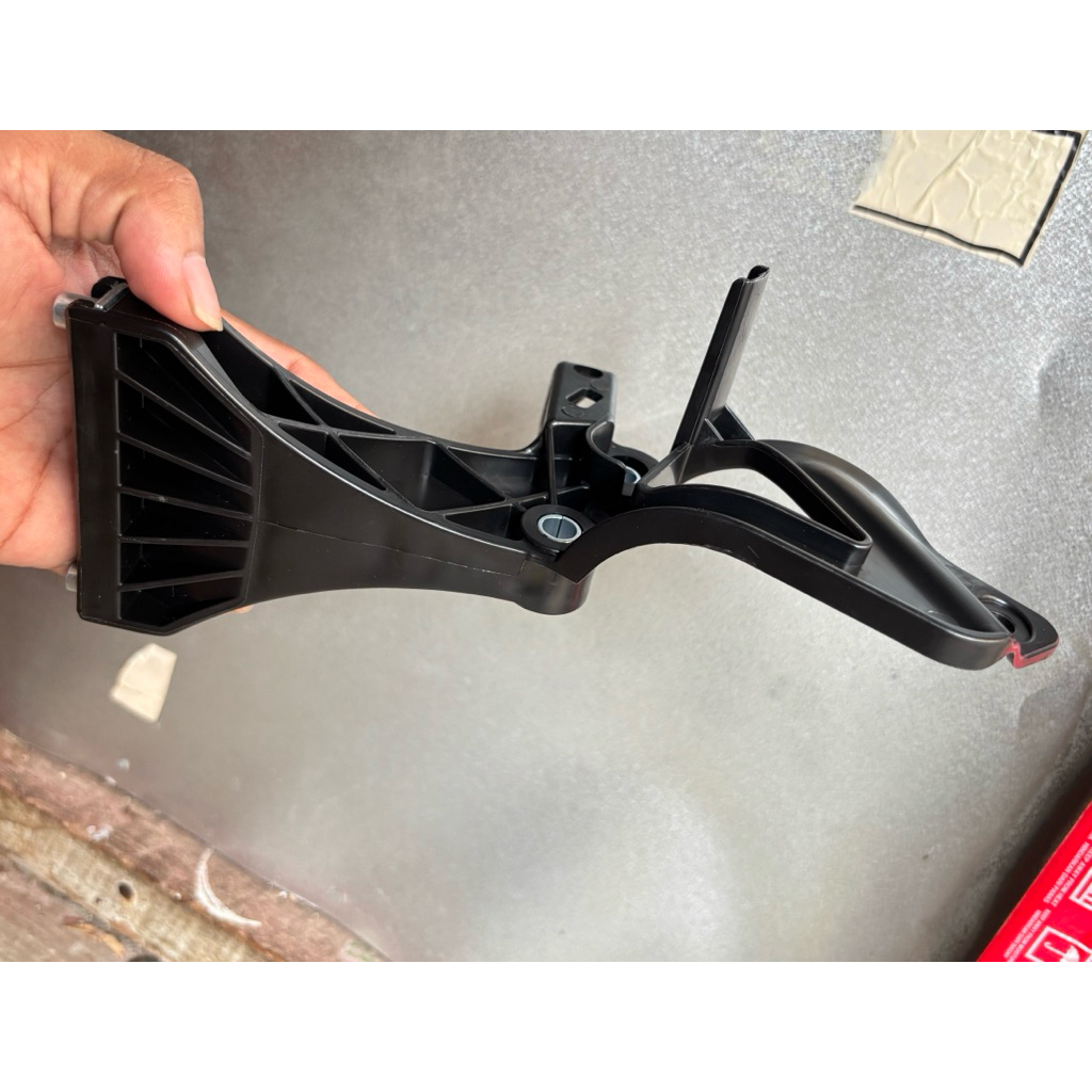 bracket dudukan tameng depan scoopy 2020