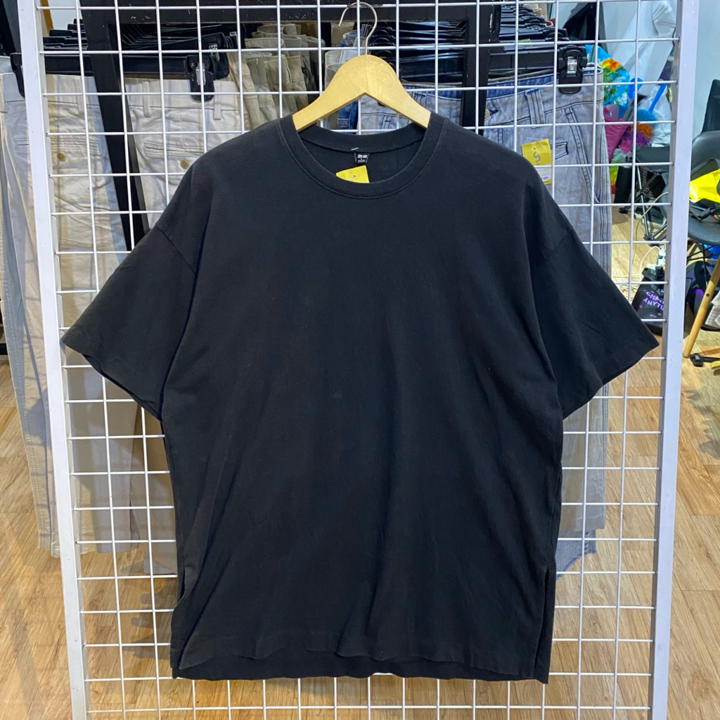 Uniqlo Basic Tee