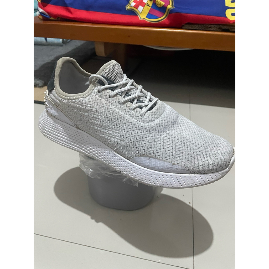 Sepatu Sneakers Pull And Bear Wg Original Well Used