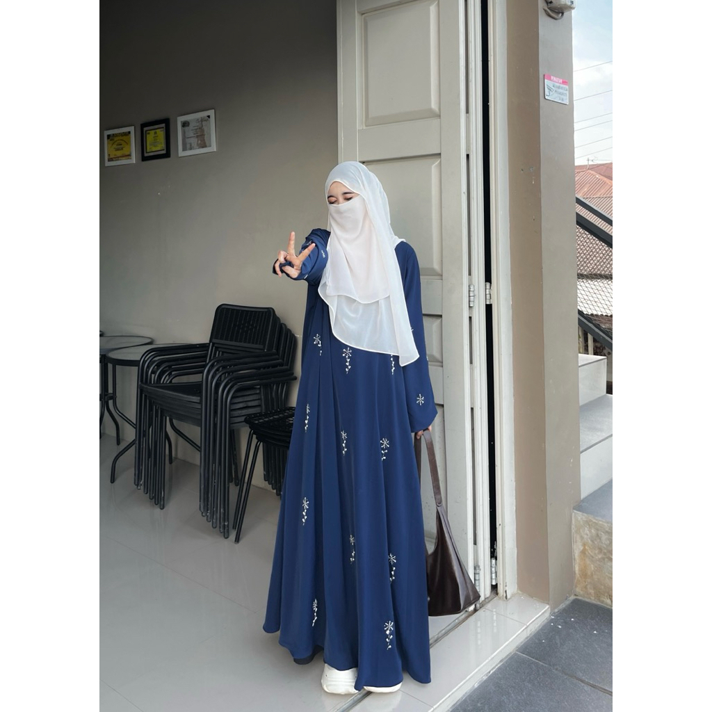 Ameera abaya
