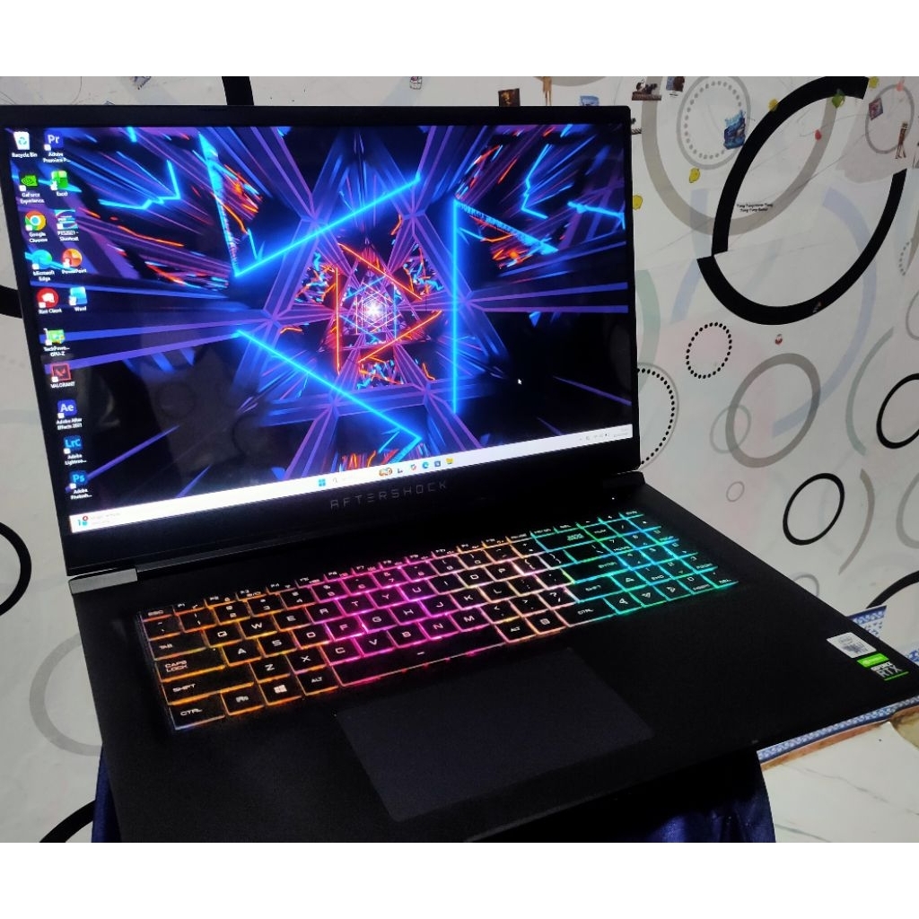 Laptop Aftershock RTX 3070 Ram 16Gb SSD 512Gb normal lancar