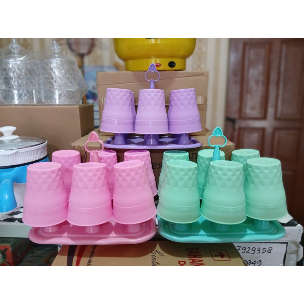 GELAS SET TATAKAN PLASTIK