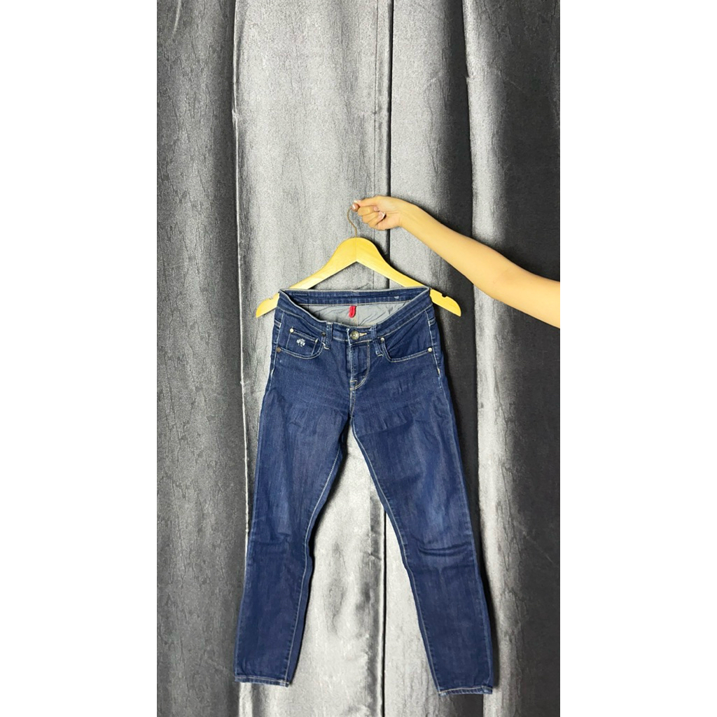 PRELOVED jeans logo