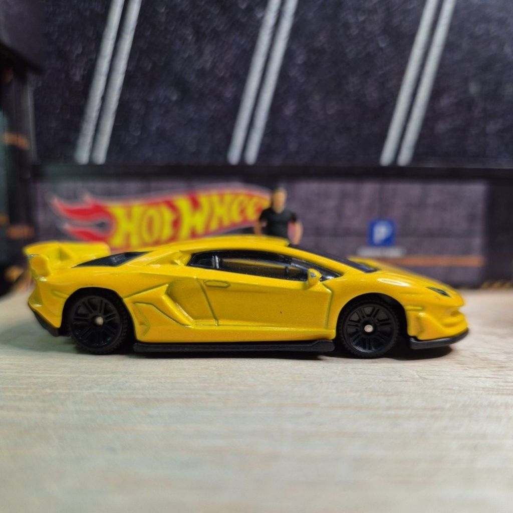 DIECAST BRAND CCA LAMBORGHINI AVENTADOR SVJ LECET-LECET