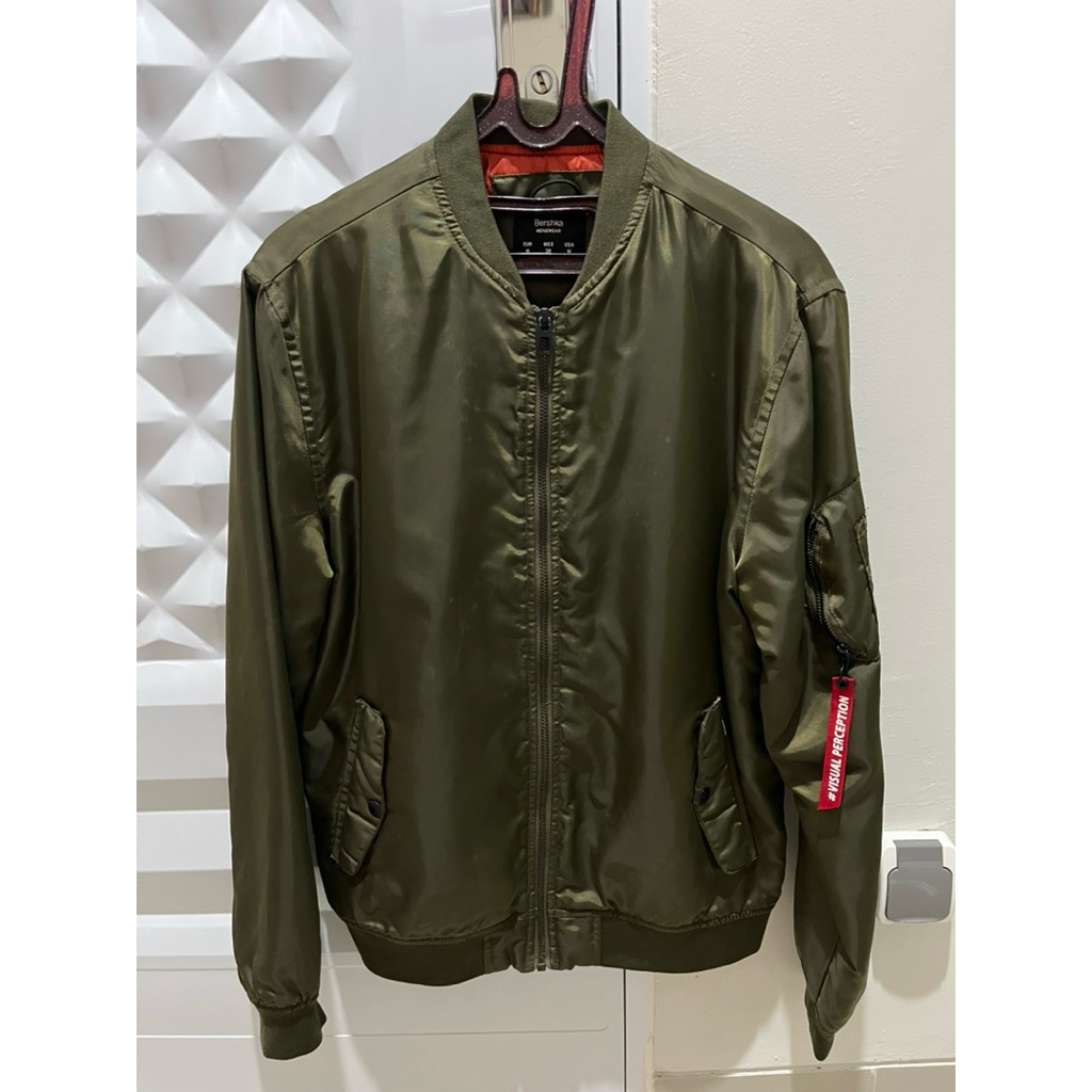 PRELOVED JAKET BOMBER PRIA BERSHKA