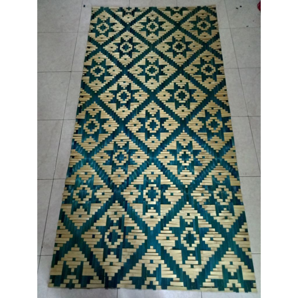 Anyaman Bambu Motif Warna