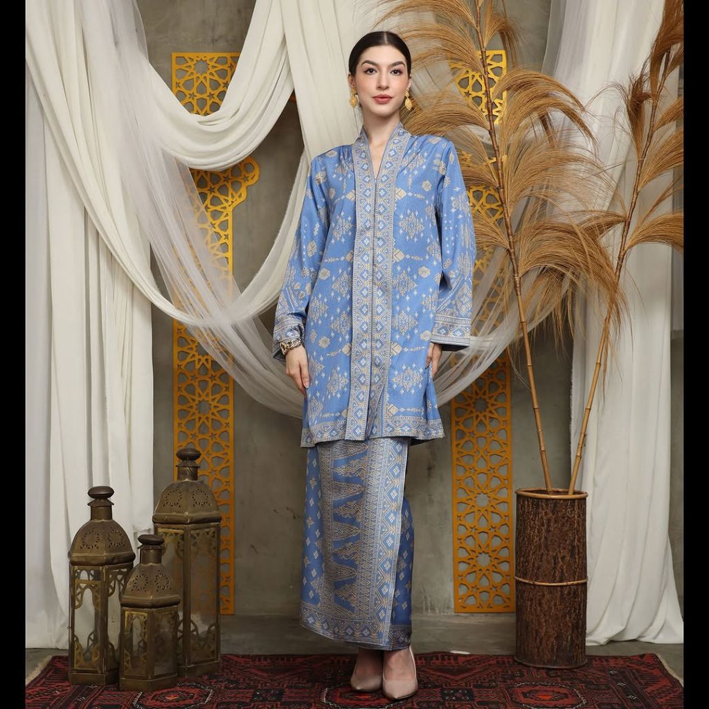 Kebaya Biru | Kebaya Premium | Kebaya Wisuda | Kebaya Modern | Kebaya Wanita | Baju Kurung | Kebaya 