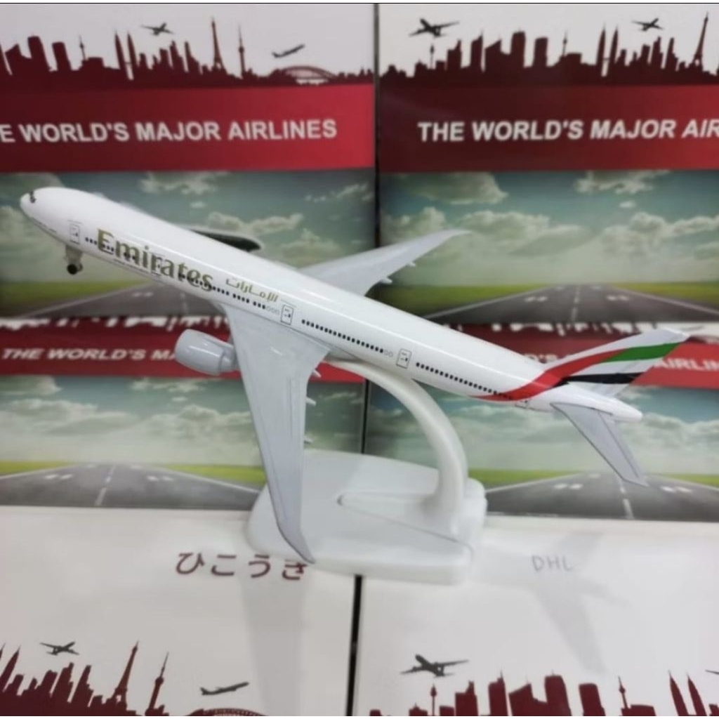 20CM EMIRATES B777 MINIATUR PESAWAT DIE