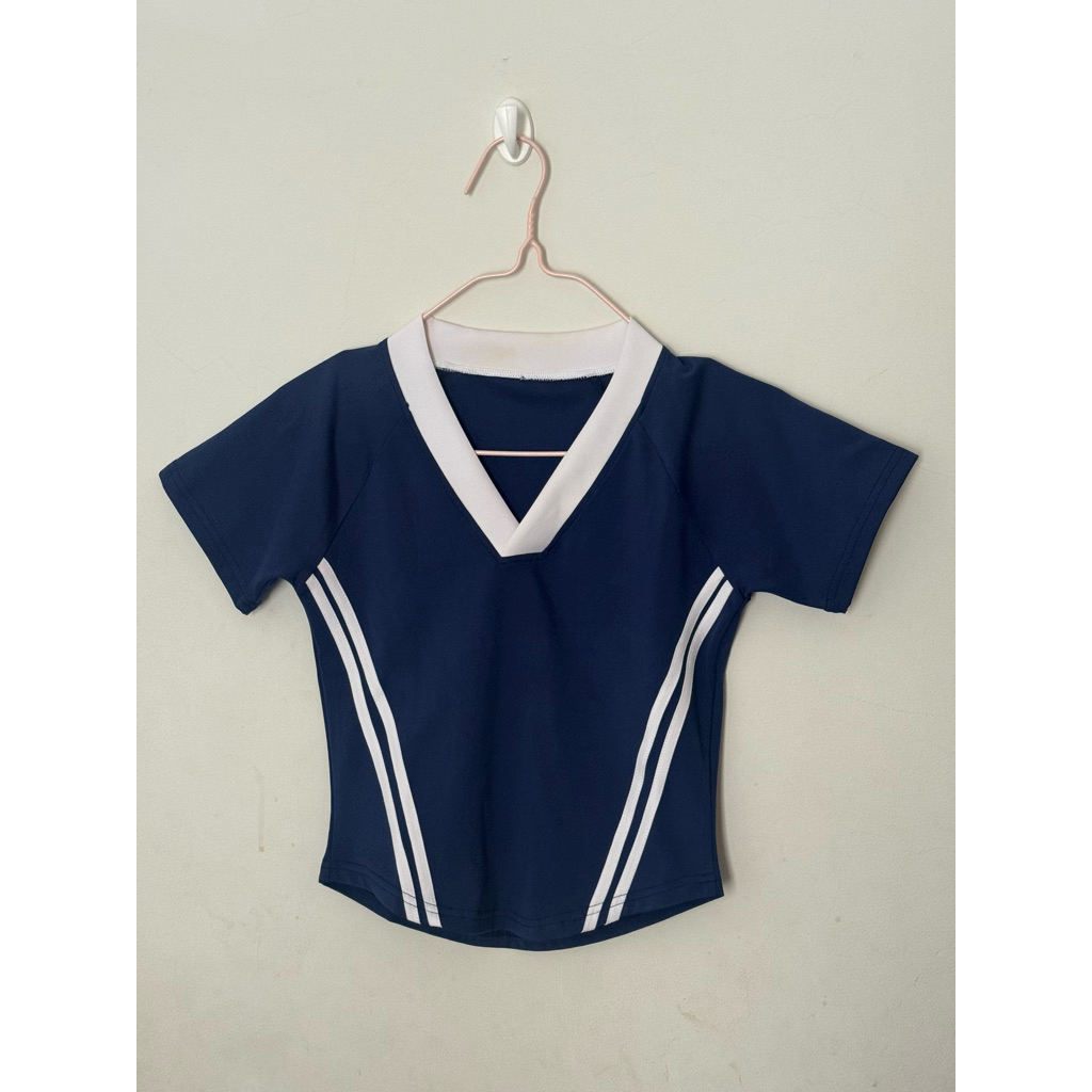 Kaos olahraga crop top V neck (preloved 1x pake)