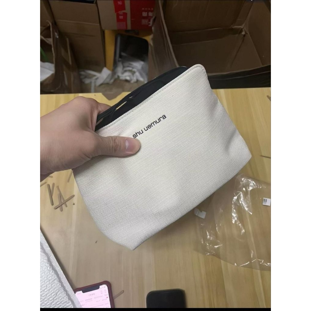 VIP GIFT POUCH S H U U*MURA  make up/ tas kosmetik branded/ dompet make up