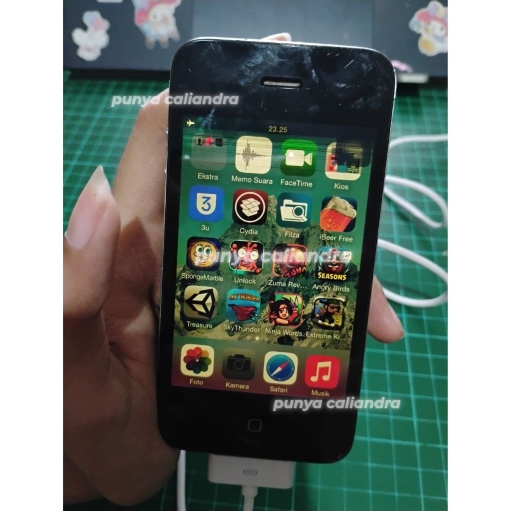 iphone 4s nyala minus