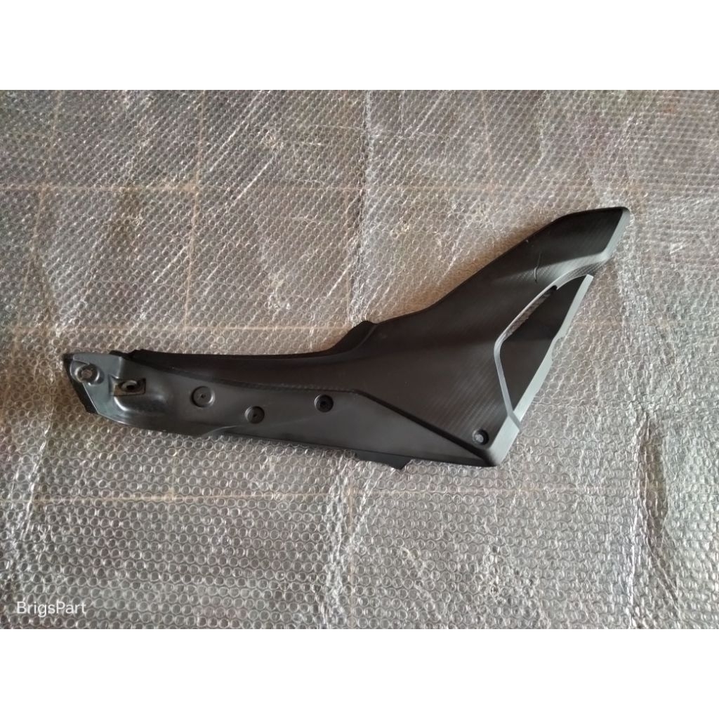 Cover bodi body tengah samping kanan honda cb150r cb 150r old lama original