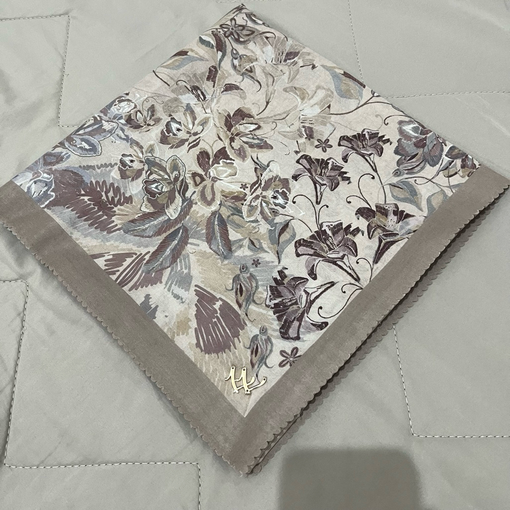 PRELOVED Louisaluna Belleza Scarf Hijab Kerudung Motif Bahan Voal Warna Hazel Wood Brown Cokelat