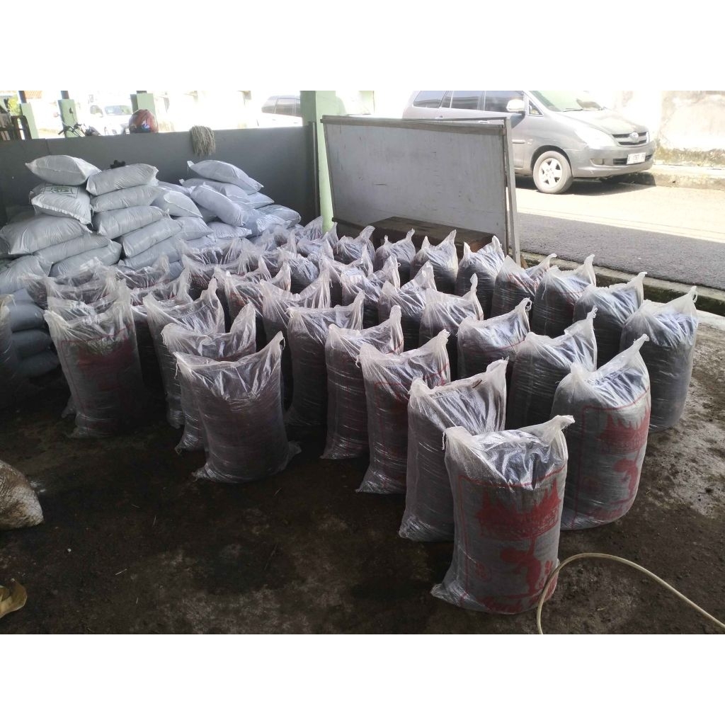 Pupuk Tanaman/sayur/buah Pupuk Organik Kohe Sapi Kering Karung 25 KG
