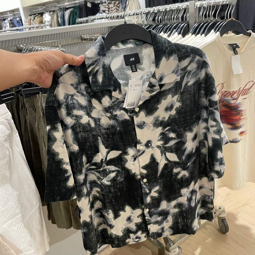 Kemeja H&M Man flower print
