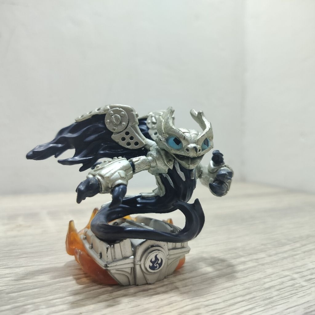 skylanders dark spitfire figure
