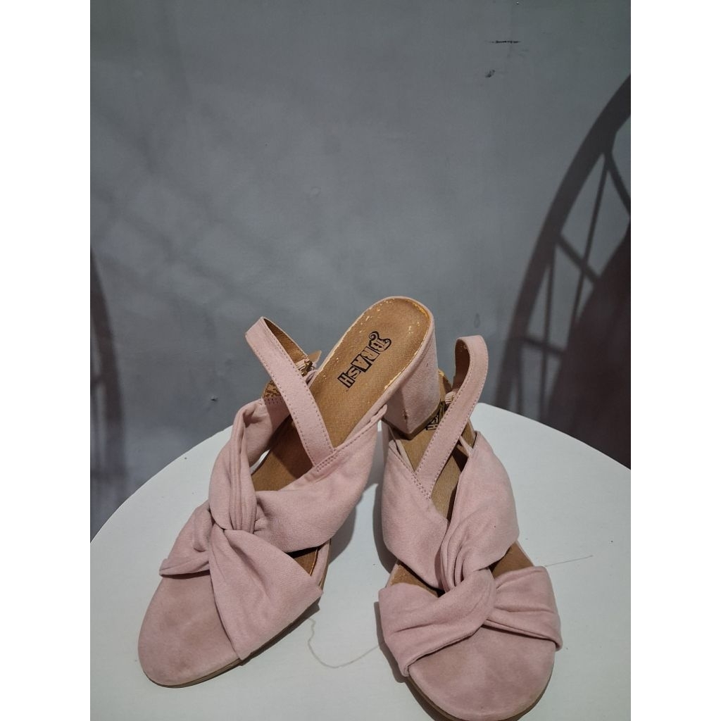 [Preloved] Sepatu Heels Brash Pink