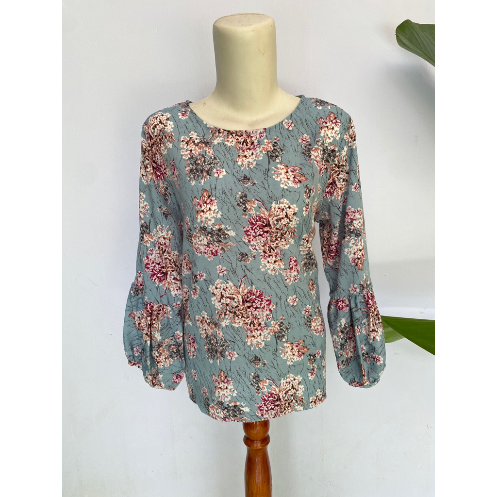 Blouse lengan panjang lengan balon motif bunga Salur