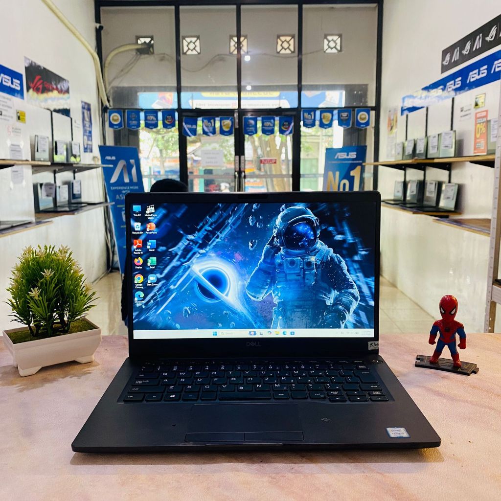 Laptop DELL LATITUDE 7300 - Core i5 Gen 8 - Ram 8GB/ SSD 256GB NVMe - Laptop Second murah